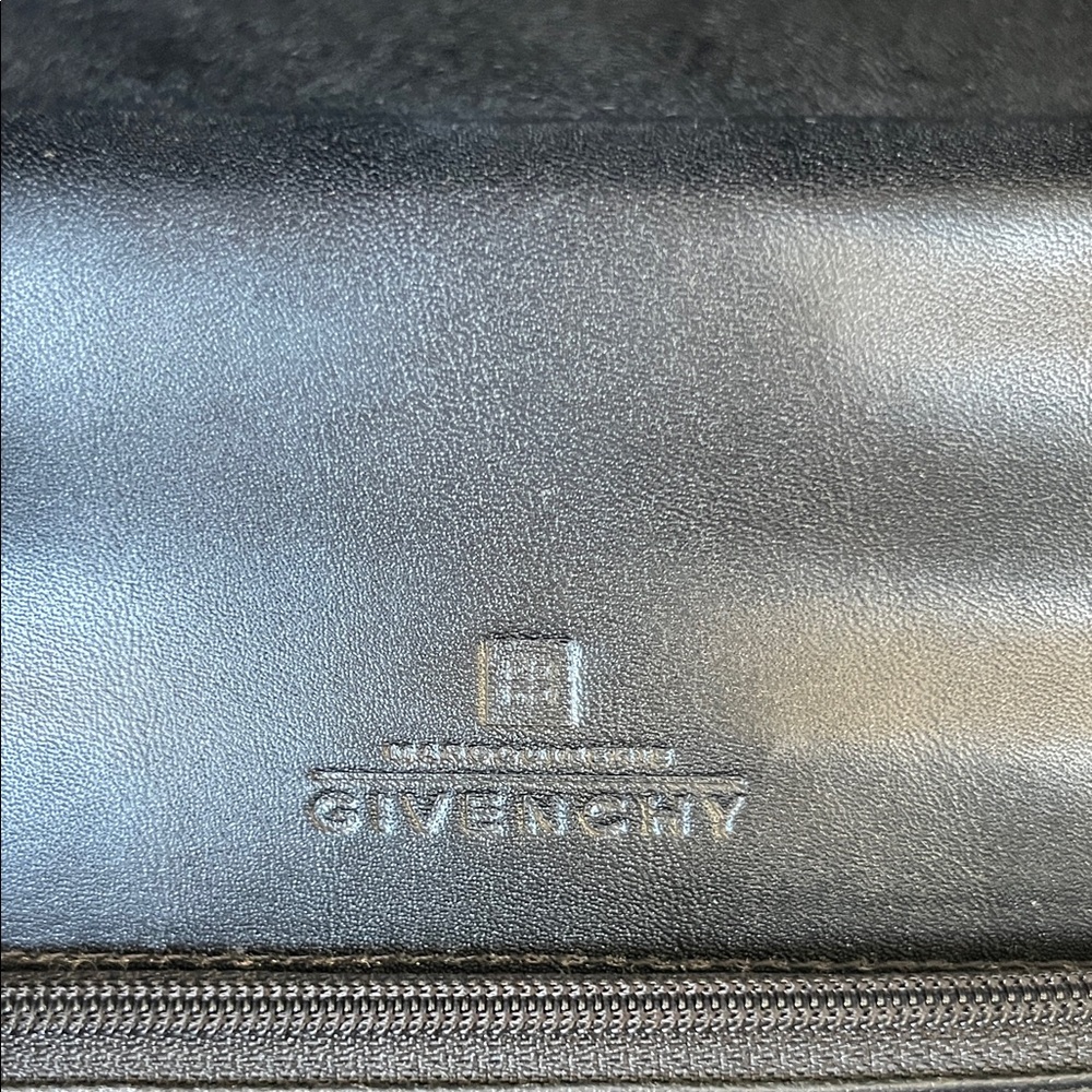 Elegant Givenchy Black Handbag - Picture 6 of 13